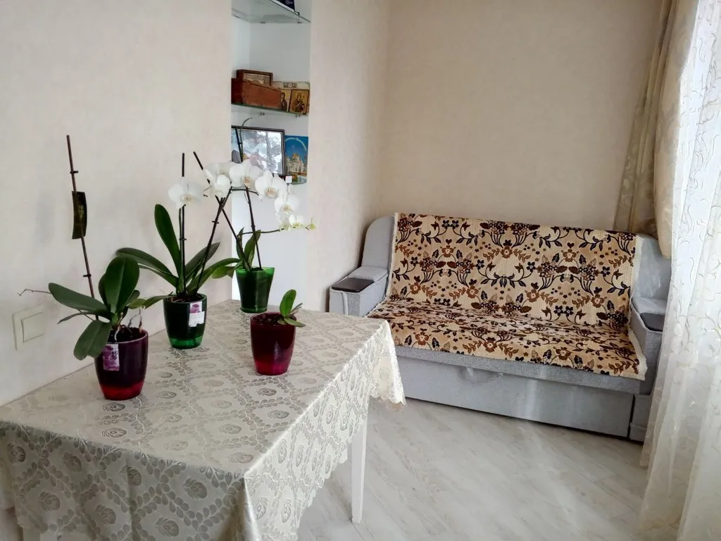 Однокомнатная квартира с новым ремонтом+лоджией (доп комната)