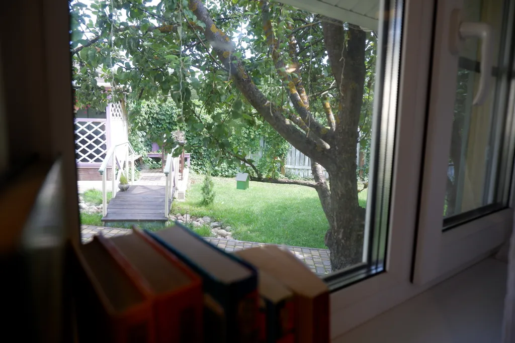 Маленький домик с ангелом