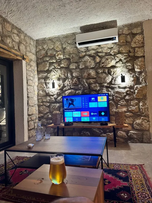 Роскошная вилла с бассейном и видом на горы