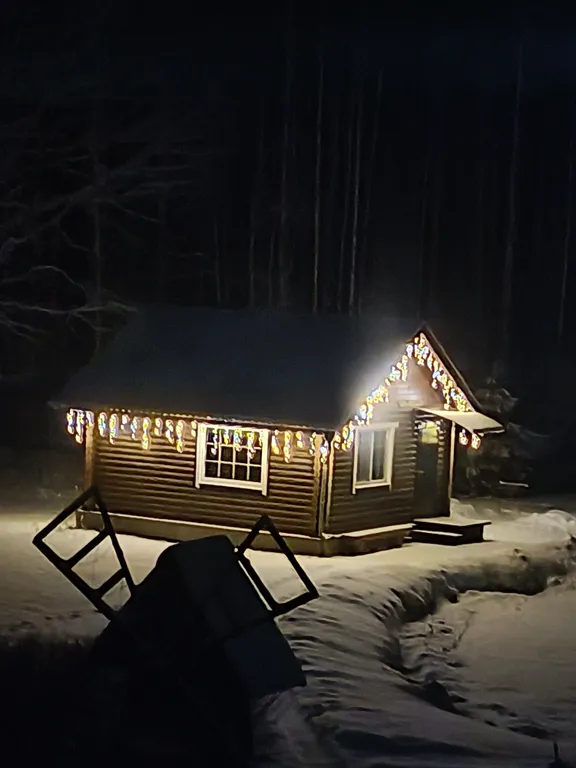 Дом у пруда