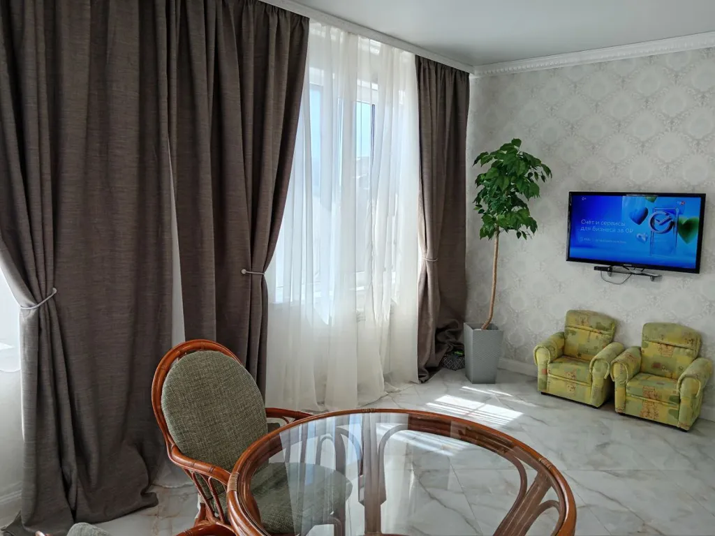 Шикарная огромная квартира с видом на море