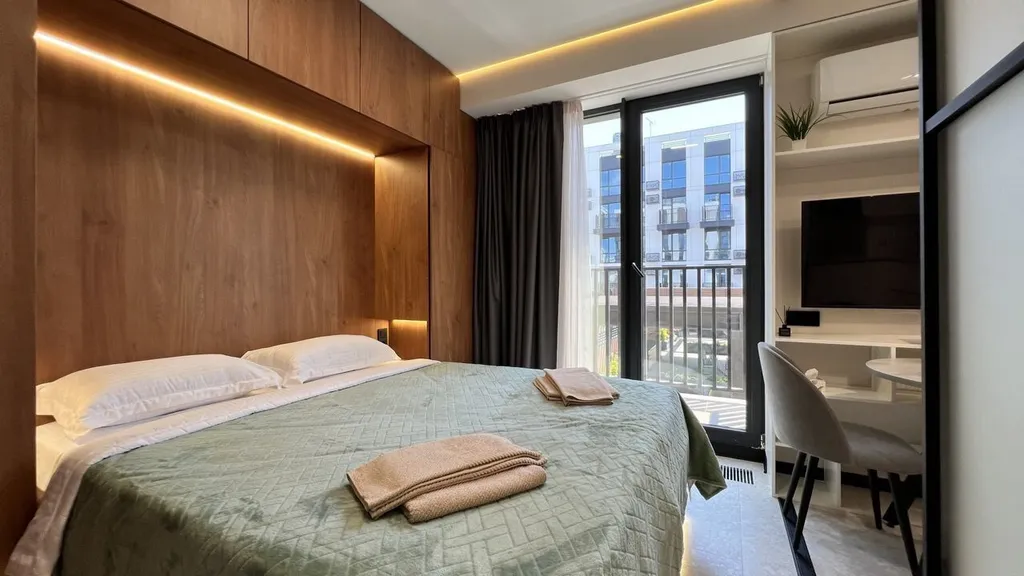 Квартира с бaлконoм и видом на моpе