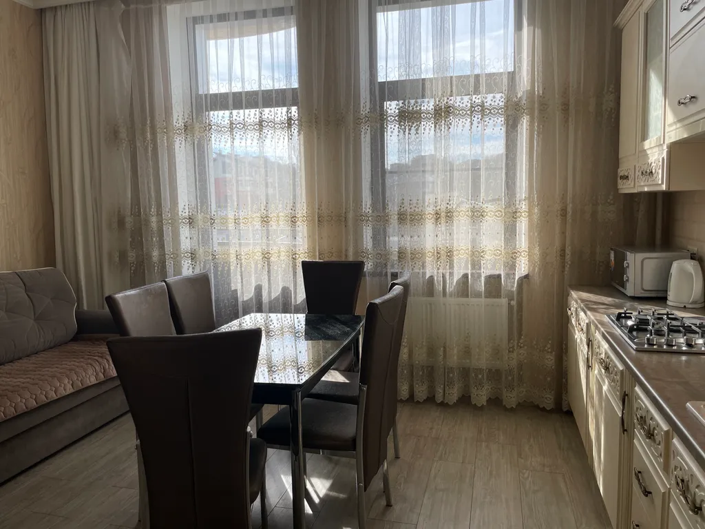 Апартаменты с двумя спальнями в элитном доме в центре рядом с парком