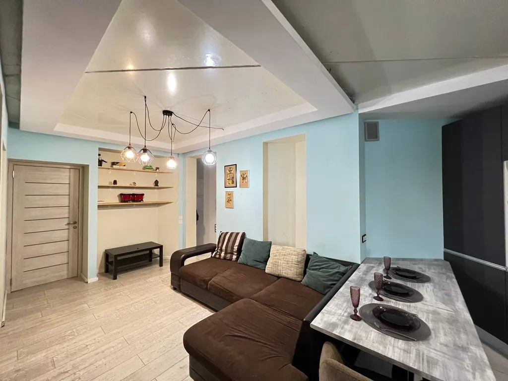 Трехкомнатная с оригинальным дизайнерским ремонтом ЦЕНТР