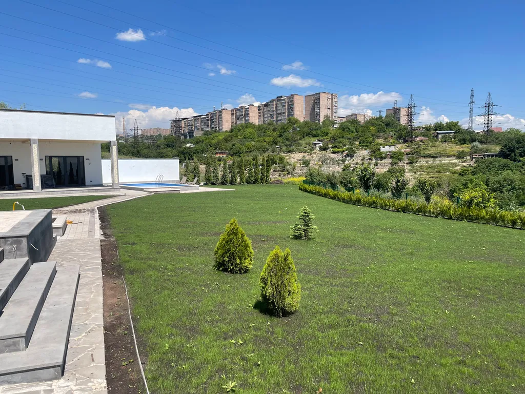 Роскошная вилла с бассейном и с видом на Арарат