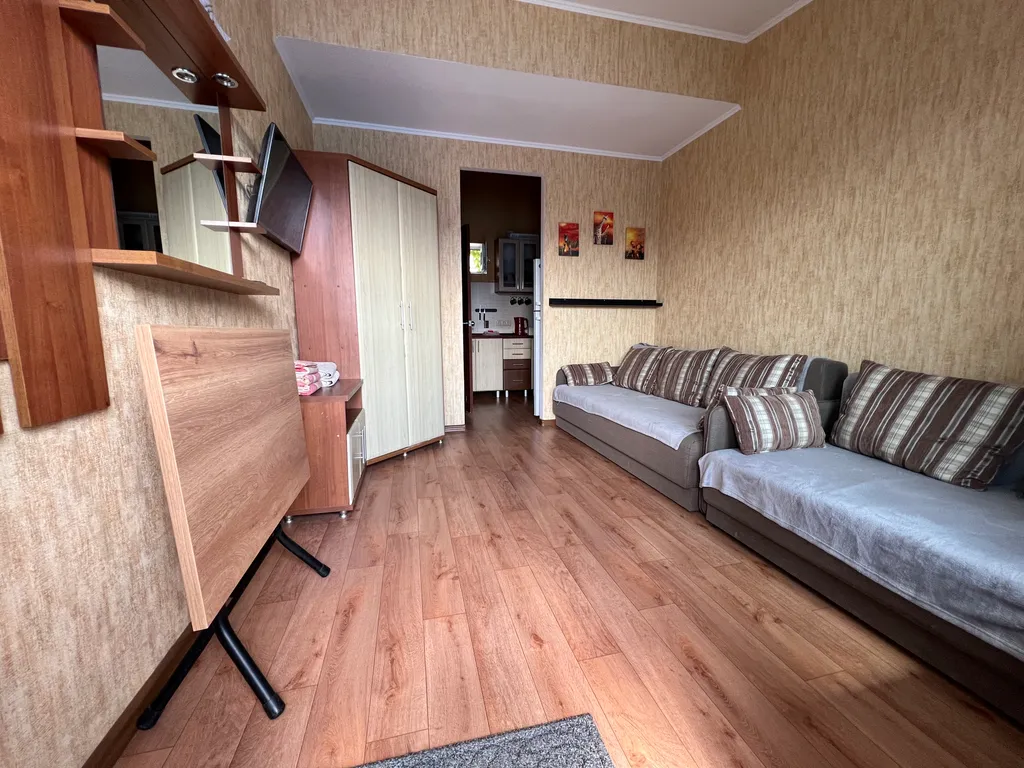 Эллинги на берегу моря