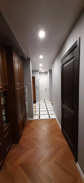 Уютная квартира в центре Петергофа с видом на сквер и пруд