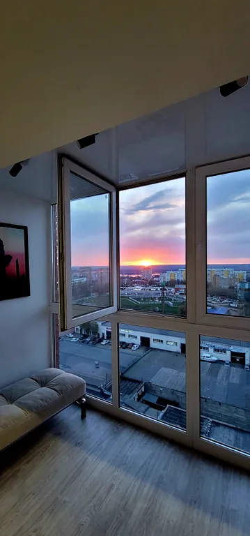 Уютная квартира с панорамными окнами и джакузи