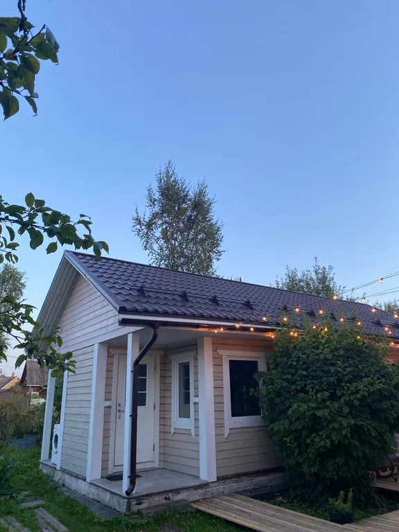 Коттедж Деревянный дом с фонариками вблизи дворцов и парков — Санкт-Петербург