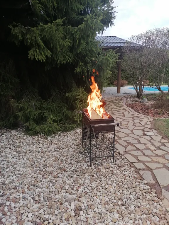 Домик в деревне с бассейном