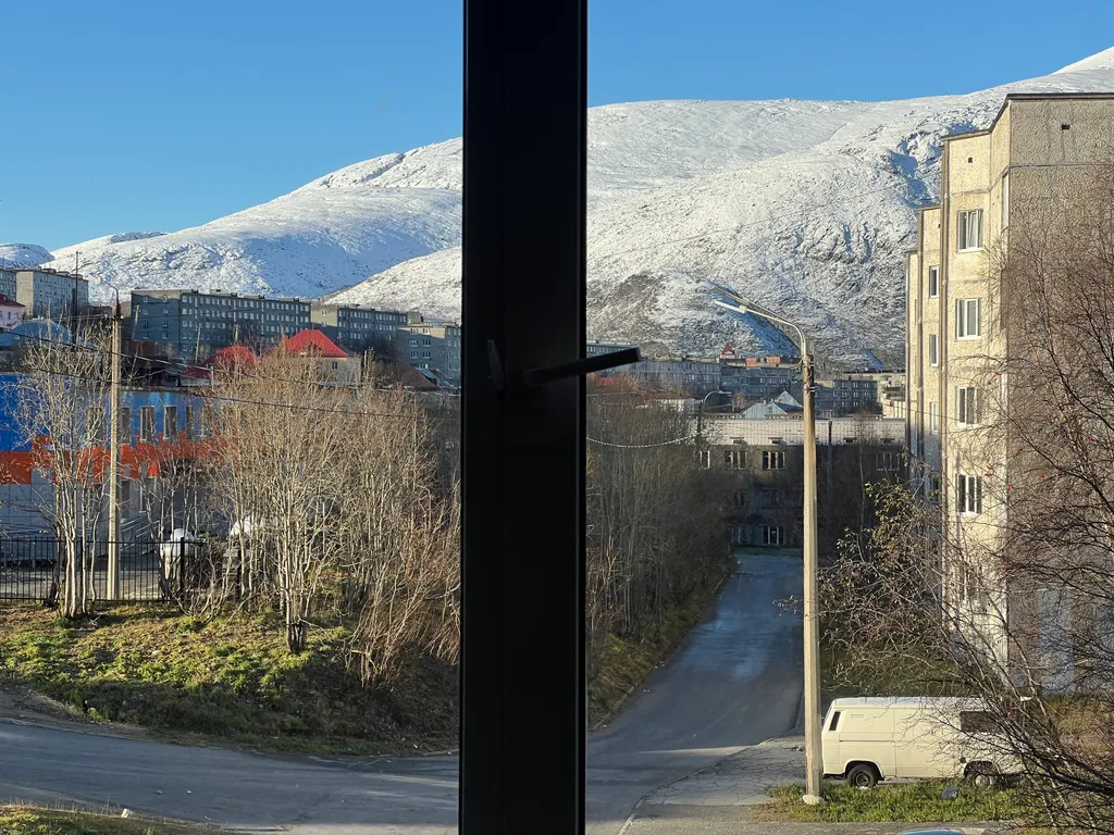 Уютная двухкомнатная квартира на первой линии, горы прямо из окна