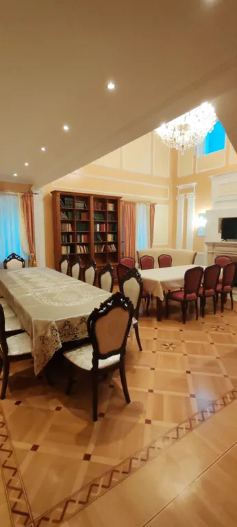 Котедж в классическом стиле с бассейном, сауной, бильярдом