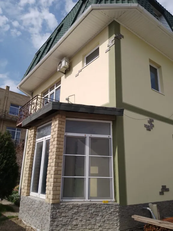 Коттедж Уютный дом с прекрасным видом в тихом районе — аренда посуточно в Новороссийск