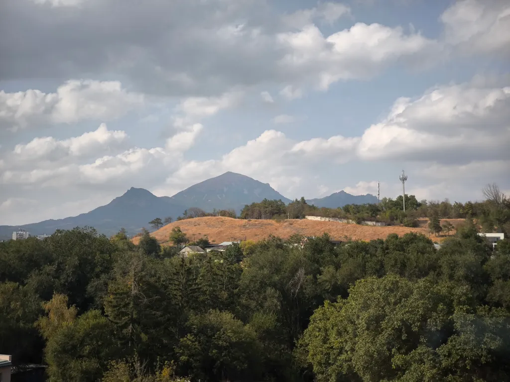 Апартаменты в ЖК Михайловский с панорамным видом на горы