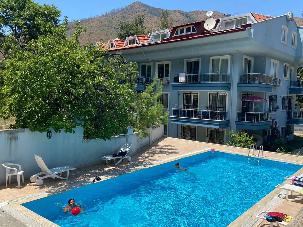 Апартамент с бассейном во дворе в райском уголке Ичмелера