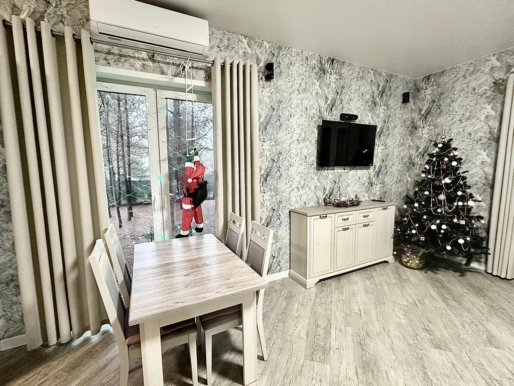 Уютный дом в лесу на 3 семьи