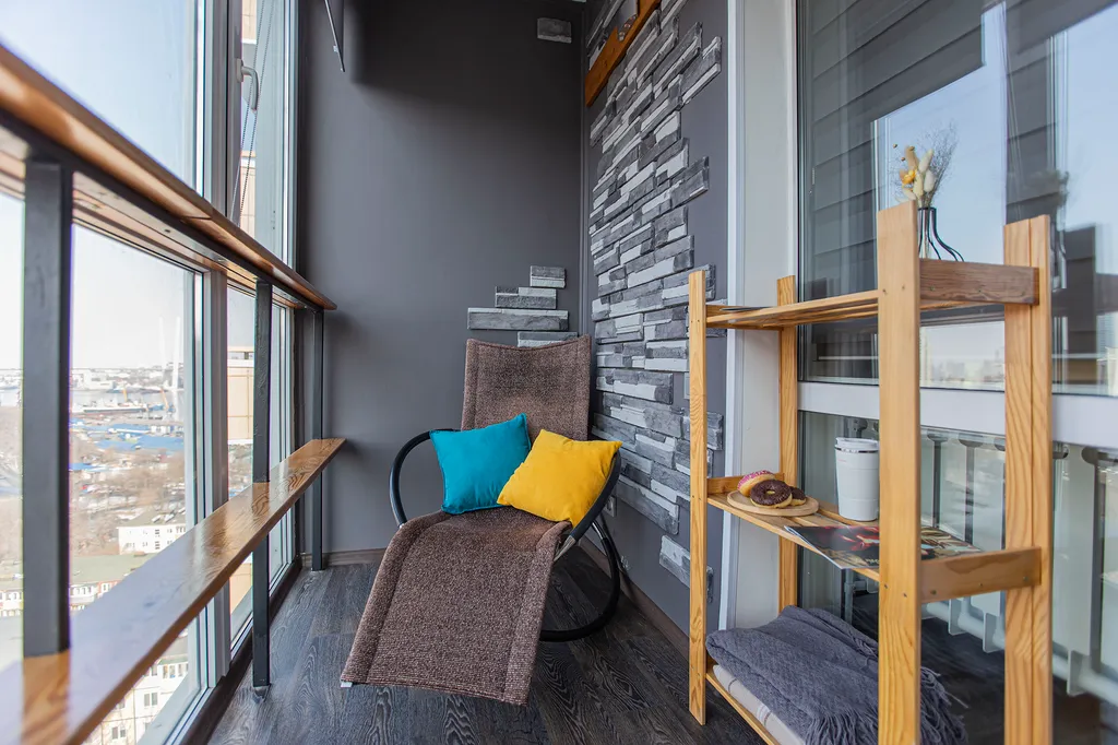 Уютная студия с красивым балконом