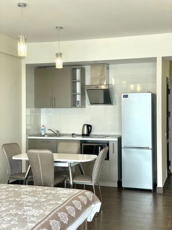 Эллинг на берегу моря