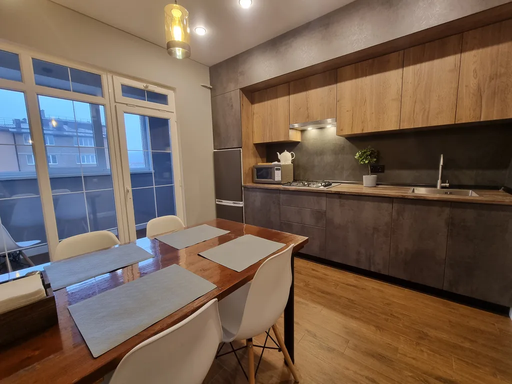 Апартаменты с прекрасным видом, рядом с аэропортом и жд вокзалом