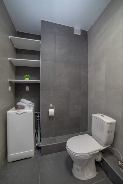 Евродвушка с балконом на Тверитина 41 для 4 гостей