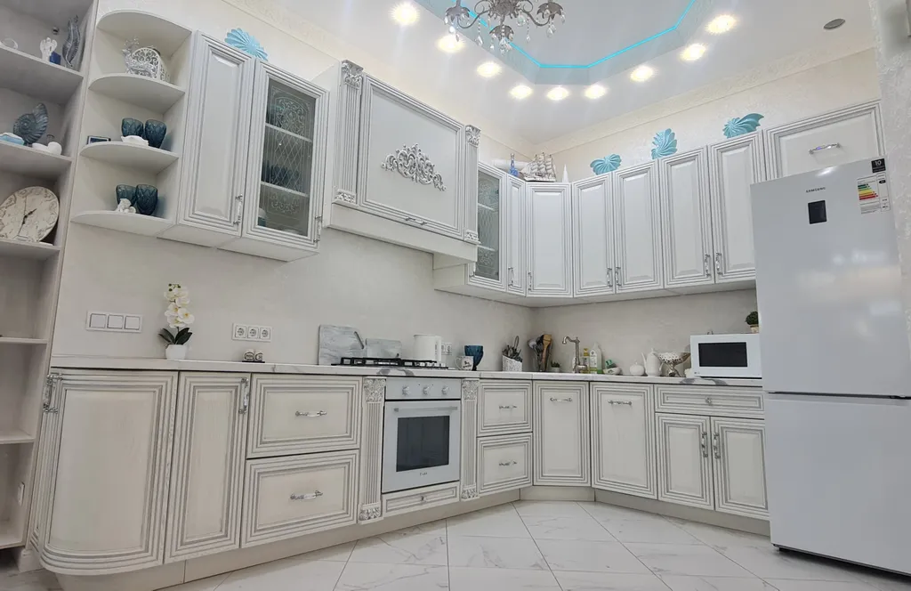 Шикарная 4-комнатная квартира у моря (Royal Apartment on Krymskaya 22)