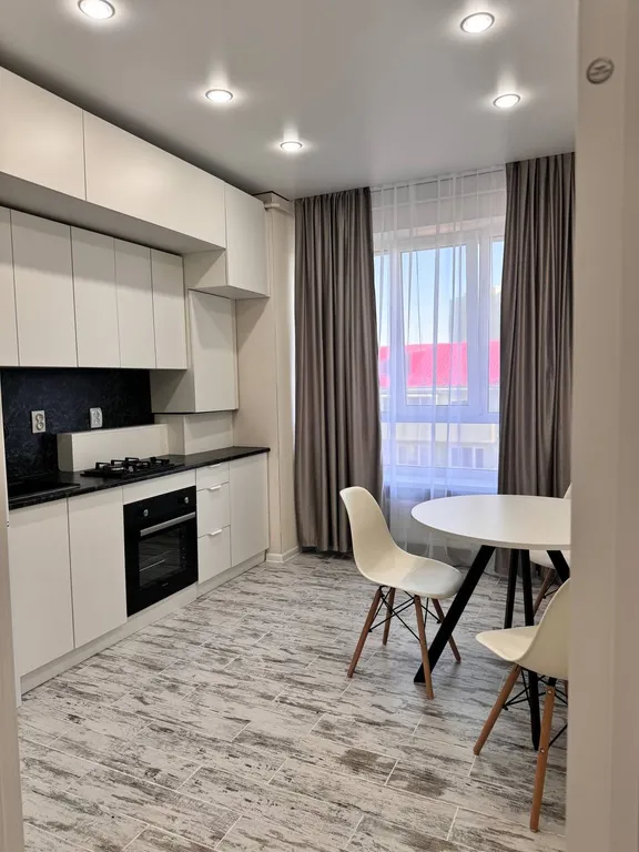 Уютная квартира в новом доме, автономное водоснабжение — аренда посуточно в Мариуполь