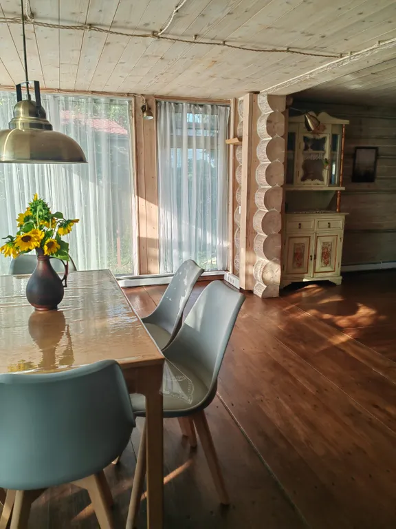 Дом с видом на церковь