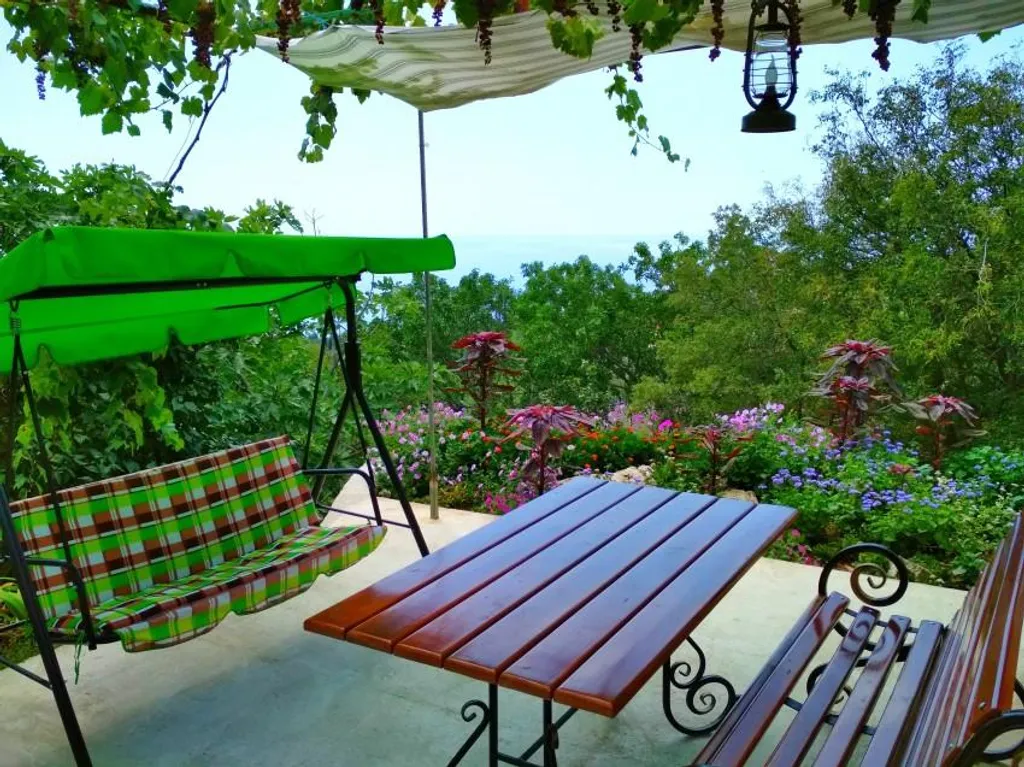 Дом для Вас с видом на море, отдельной беседкой в зеленой зоне