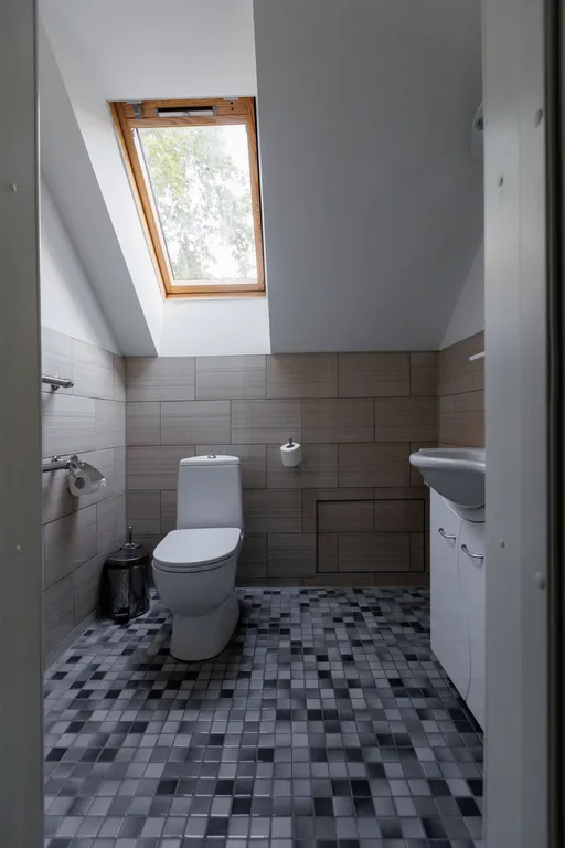 Коттедж в окружении лесных деревьев