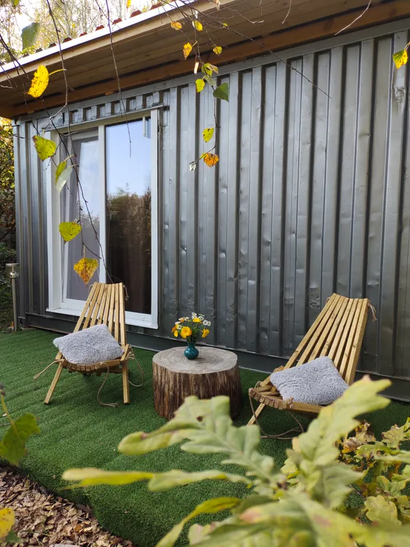 Чудо-дача, дом Капитан на берегу пруда