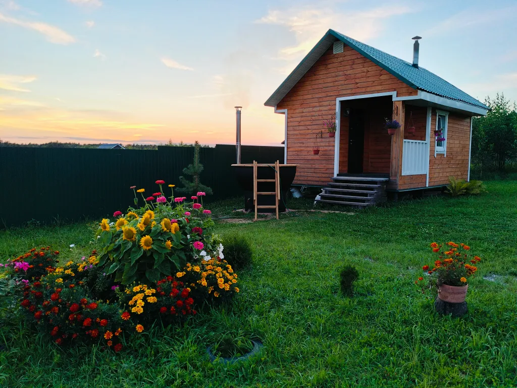 Уютный домик с отдельно стоящей русской баней на дровах и банным чаном