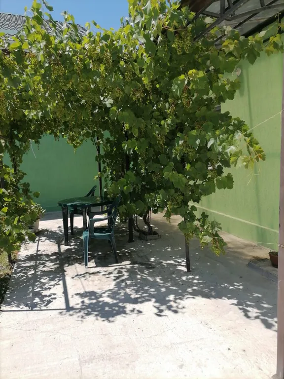 Двухквартирный дом недалеко от моря