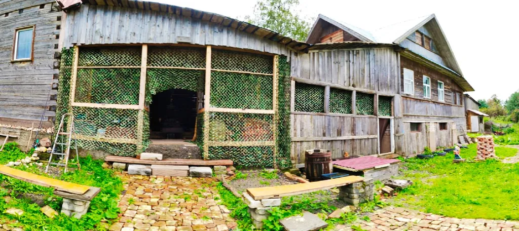 Деревенский дом с видом на озеро