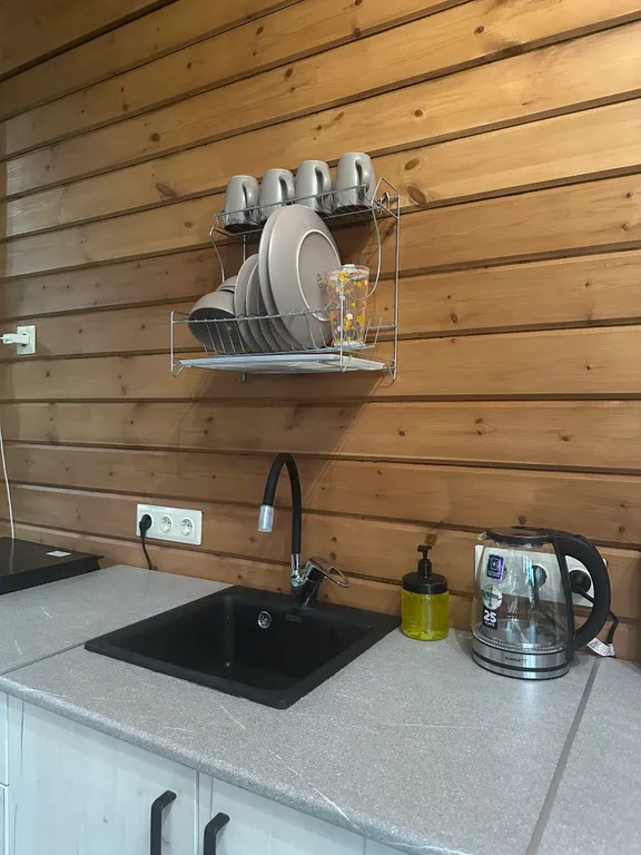 Дом с чаном и панорамными окнами с видом на лес