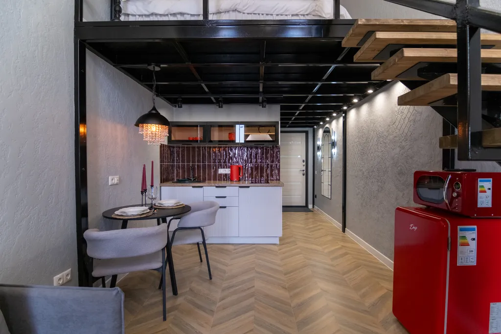 Двухэтажная студия с дизайнерским ремонтом