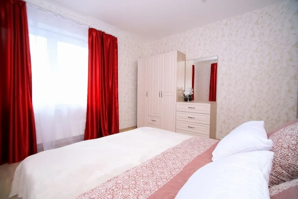 Евродвушка Апарт Гулливер с балконом в центре