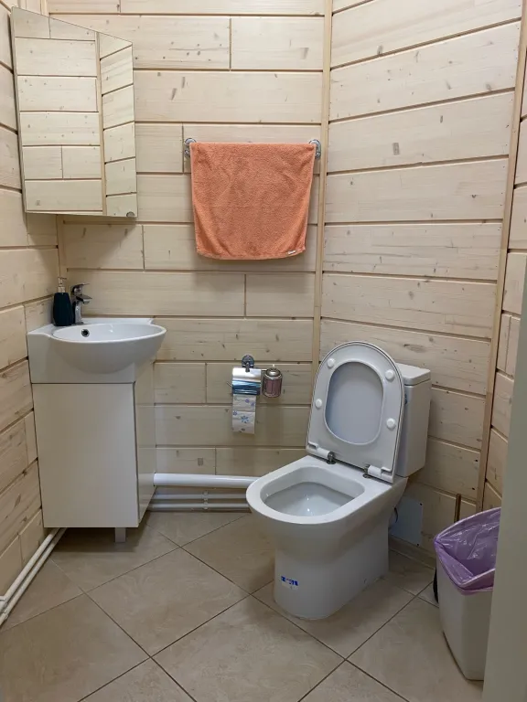 Загородный дом с видом на озеро