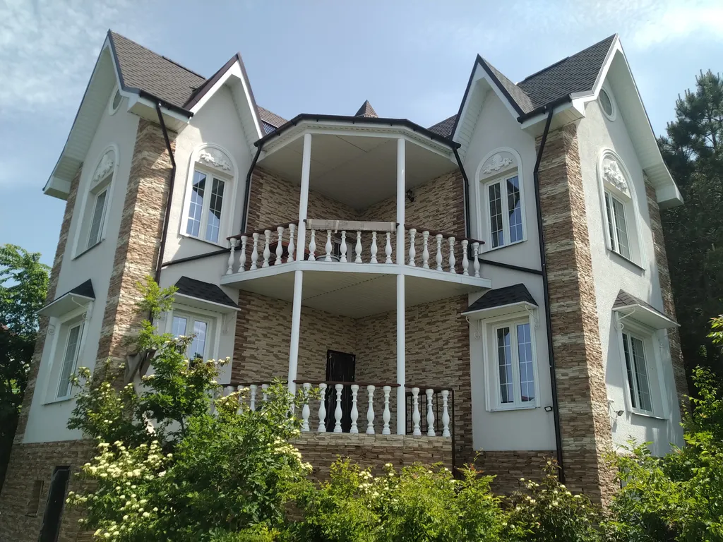 Вилла в горах с великолепным видом на долину и море