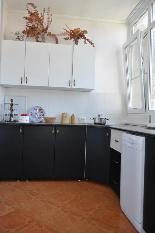 Трёхкомнатная квартира в центре на берегу моря