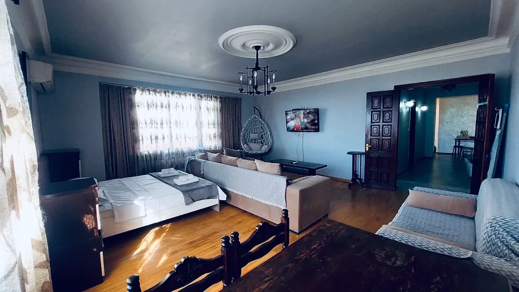 Квартира 3-комнатная Квартира — Батуми