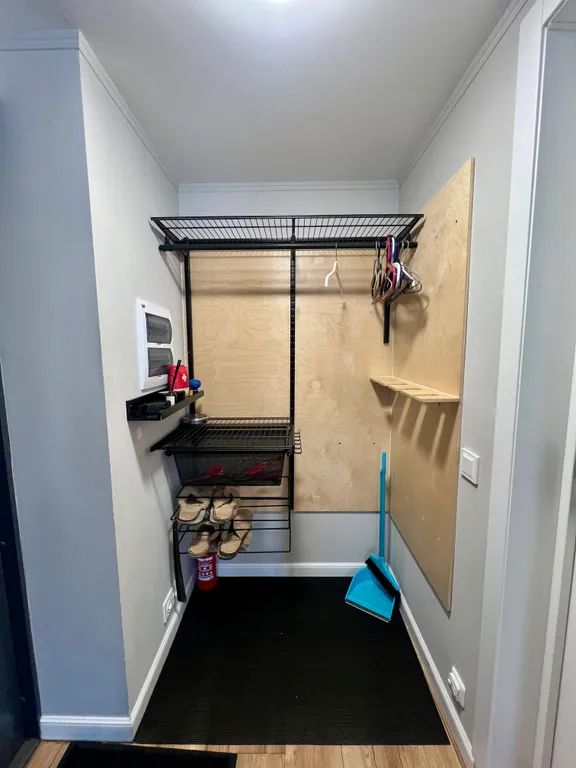 Синий домик в поле