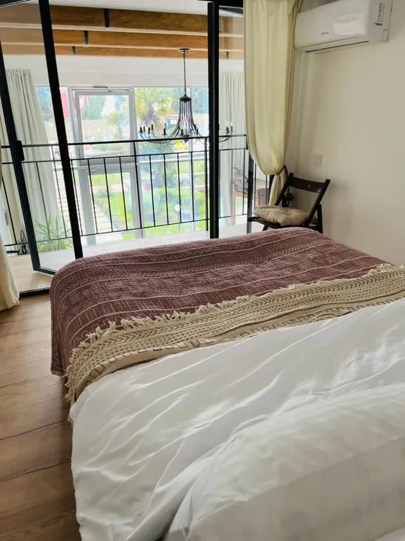 Двухуровневая лофт квартира с выходом в сад