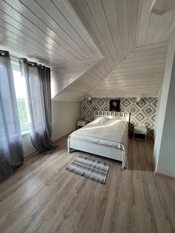 Загородный дом на берегу реки