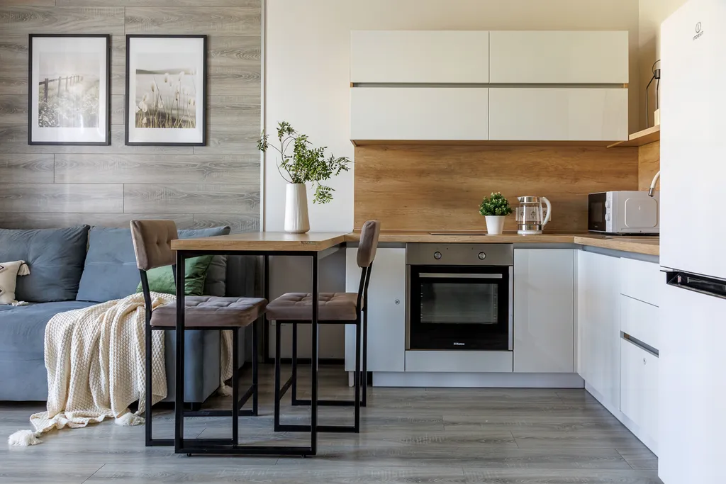 Студия возле 130 квартал с библиотекой на балконе