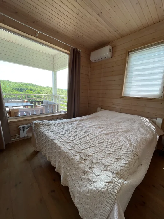 Дом для большой компании с видами на горы и озеро