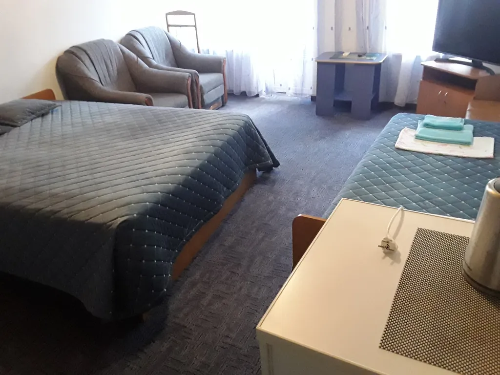 Трёхместный номер с 2 кроватями, с балконом и кухней