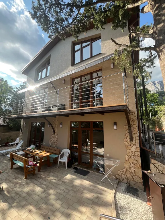 Коттедж Апартаменты с видом на море для большой семьи и компании — аренда посуточно в Береговое (Ялта)