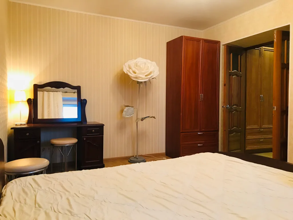 Просторная тёплая двушка в центре