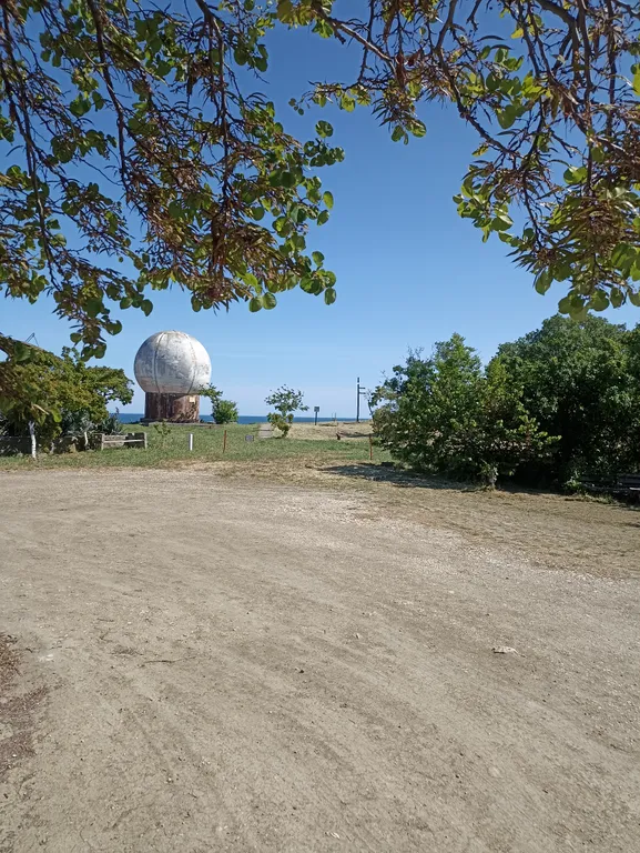 Трёхместный номер на берегу моря у подножия вулкана Кара-Даг