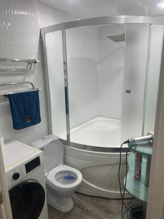 Двухэтажный дом с баней и бассейном